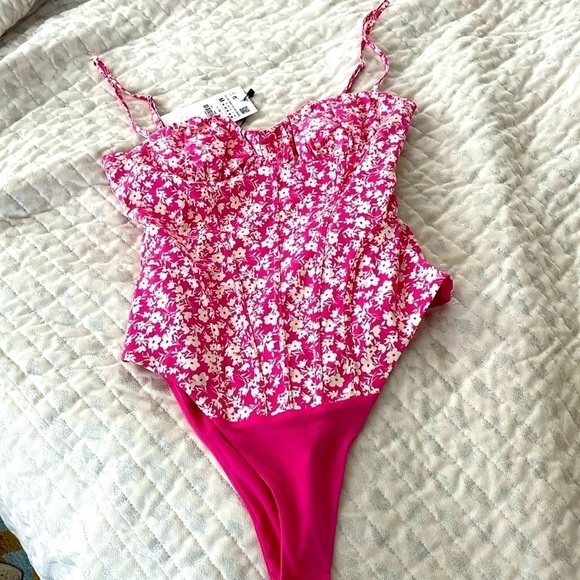 Zara‎ NWT Pink Flowered corset style Bodysuit  size medium - Picture 4 of 8